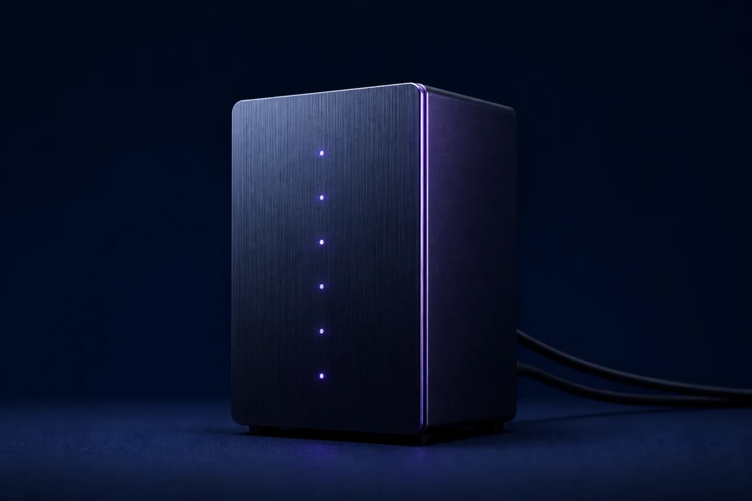 Unidade de servidor compacta em metal escuro com luzes violeta